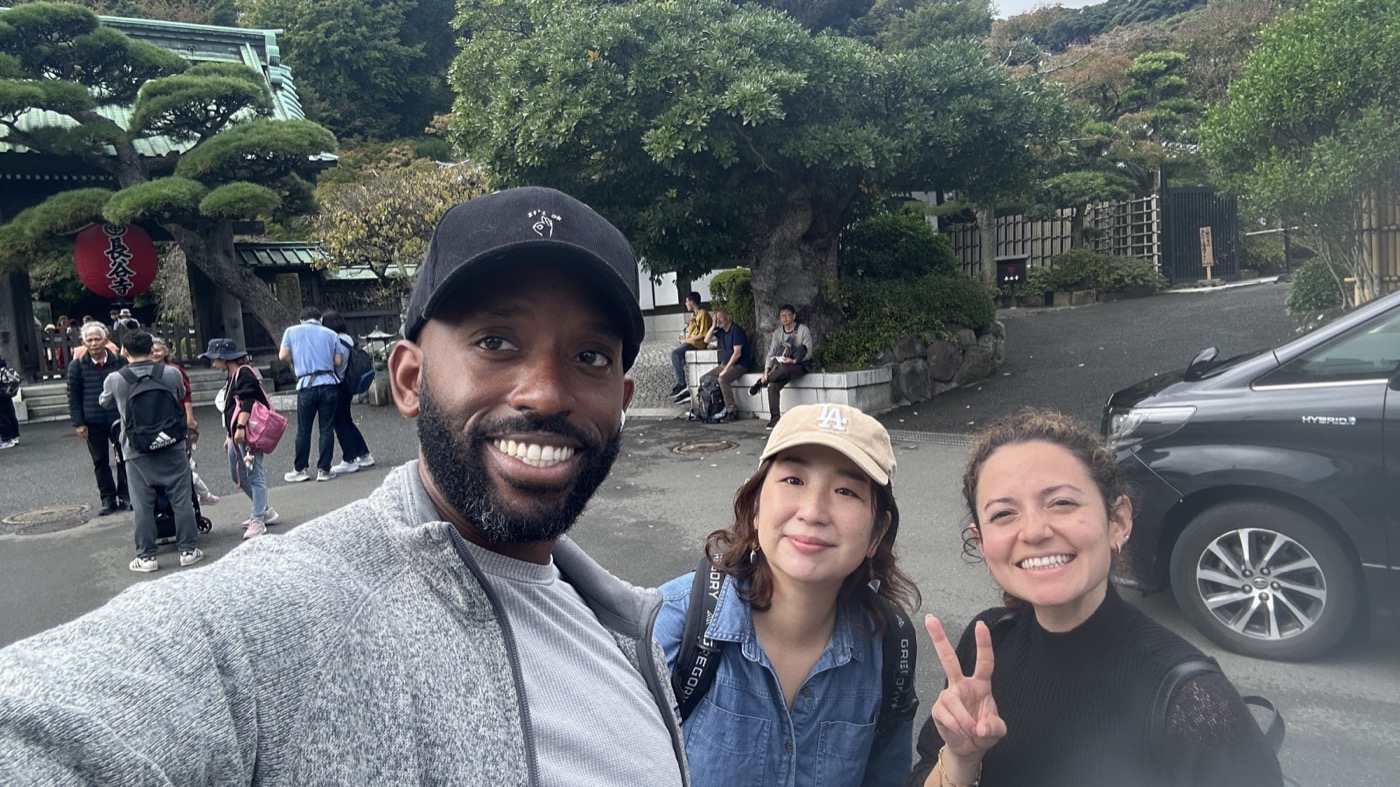 Miyuki with guests in Kamakura
